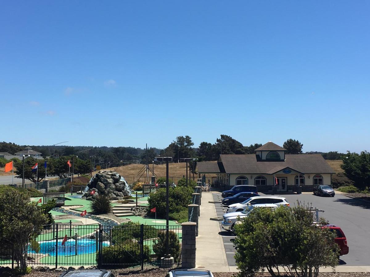 Emerald Dolphin Inn & Mini Golf Fort Bragg Exterior photo